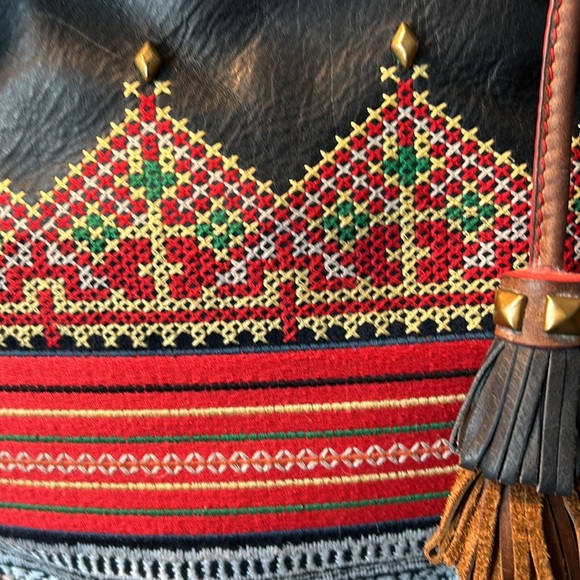 Isabella Fiore genuine leather handbag in deep navy with embellishment - Picture 11 of 12